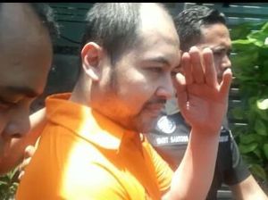 Berbaju Tahanan, Arseto Pariadji Dikawal Polisi ke Puslabfor