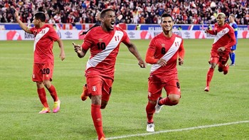 Walaupun pamor timnas Peru tak segemerlap negara peserta Piala Dunia 2018, mereka berhasil masuk sebagai skuad yang paling dibicarakan di Twitter di posisi nomor 9. Foto: Steven Ryan/Getty Images