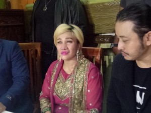 Mega Makcik Disebut Tak Tahu Terima Kasih pada Elvy Sukaesih
