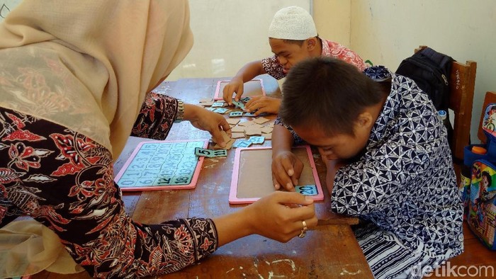 Mengenal Apa Itu Tunagrahita: Penyebab, Tanda, Perawatan, dan Kondisi Terkait