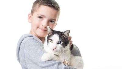 Foto: Kisah Haru Persahabatan Bocah dan Kucing Sama-sama Sumbing