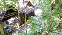 Wahyu adalah anak dari pasangan suami istri Hernowo (60) dan Kamilah (61). Mereka tinggal di Kulon Progo. Rumah berdinding anyaman menjadi tempat ketiganya hidup sehari-hari.