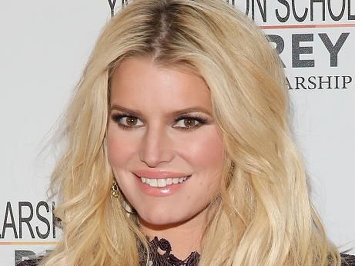 NEW YORK, NY - JANUARY 12:  Actress, Singer, Fashion Entrepreneur Jessica Simpson attends YMA Fashion Scholarship Fund Geoffrey Beene National Scholarship Awards Gala at Marriott Marquis Hotel on January 12, 2016 in New York City.  (Photo by Neilson Barnard/Getty Images for YMA Fashion Scholarship Fund)