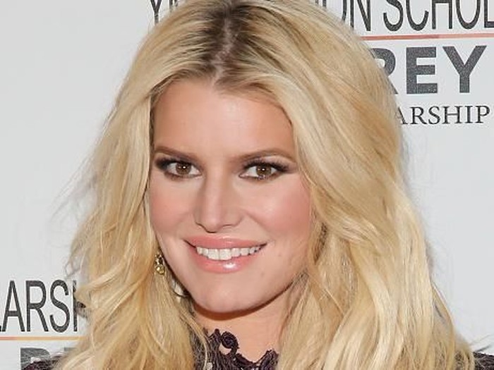593430017CO00076_YMA_Fashio NEW YORK, NY - JANUARY 12: Actress, Singer, Fashion Entrepreneur Jessica Simpson attends YMA Fashion Scholarship Fund Geoffrey Beene National Scholarship Awards Gala at Marriott Marquis Hotel on January 12, 2016 in New York City. (Photo by Neilson Barnard/Getty Images for YMA Fashion Scholarship Fund)