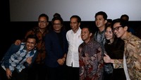 Presiden Jokowi dengan para pemain Yowis Ben (Foto: Dok. Kris - Biro Pers Setpres)
