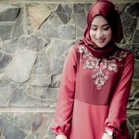 Dosen kelahiran tahun 1990 ini merupakan lulusan Magister Jurusan Psikologi Pendidikan dan Bimbingan. Kini ia mengajar beberapa mata kuliah seperti Psikologi Anak dan Remaja, Psikologi Pendidikan, dan Studi Kasus Remaja.  Foto: Instagram/naddiroh