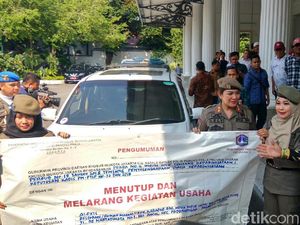 Anies Terjunkan 30 Ibu-ibu Satpol PP Pastikan Alexis Tutup