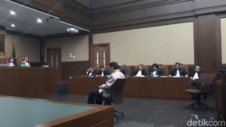 Jaksa KPK Baca Tuntutan, Novanto Menguap dan Terpejam Jaksa KPK Baca Tuntutan, Novanto Menguap dan Terpejam