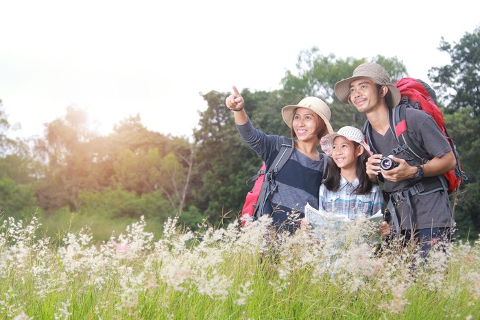 Ilustrasi anak traveling