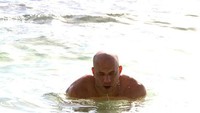 Selain bersantai dan menjelejahi daerah lokasi syuting, Vin Diesel senang ke pantai. (vindiesel/Instagram)