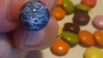 Keren! Seniman Ini Buat Micro Art di Permen, Telur hingga Biji Labu