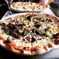 8 Topping Pizza Unik Daging Buaya Kanguru Hingga Rusa