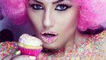 Keren! 10 Seni Fotografi Ini Tampilkan Model Cantik Bersama Makanan