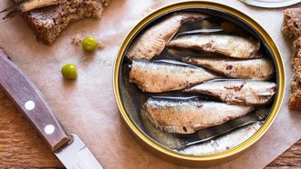 Viral Sarden Kalengan Bikin Kulit Glowing, Terinspirasi Model Victoria's Secret