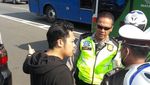 Foto: Aksi Koboi Pengemudi yang Akhirnya Diringkus Polisi