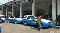 Rombongan Satpol PP berangkat ke Alexis