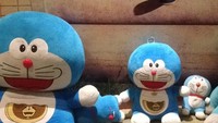 DMoners Home yang berlokasi di Cibeunying Kidul, Bandung mengusung konsep serba Doraemon. Robot kucing warna biru ini ada dimana-mana, baik dekorasi maupun konsep makanannya. Foto: Instagram @dmonershome