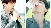 Apa yang sedang diminum Lee Dong Wook, ya? Ia meminumnya hingga tetes terakhir. Wajah aktor senior ini tetap tampan ya walau sudah berusia 36 tahun. Foto: Instagram @leedongwook_ph