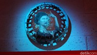 Dengan sentuhan tangan artis, tutup pelek ini jadi karya seni yang bisa menghiasi dinding rumah Anda. Hasil karya ini detikOto jepret di Museum mobil Museo Nazionale dellAutomobile Kota Turin, Italia. Foto: Dadan Kuswaraharja