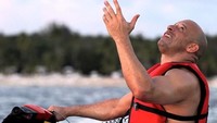 Ini saat dia bermain jetski di sela-sela syutingnya. (vindiesel/Instagram)