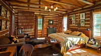 Kota Dunton kini terdiri dari 12 kabin kayu di lahan 200 hektar dari total 1.600 hektar. Harga sewanya dari USD 630 atau Rp 8,6 juta hingga USD 2.100 atau Rp 28,9 juta per malam (Dunton Hot Springs/CNN Travel)