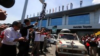 Peserta turing yang mengendarai mobil jadul Toyota Kijang Doyok dilepas di Jakarta, Kamis (29/3/2018). Istimewa/Toyota.