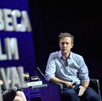 Kabar menyebutkan kalau produser maupun sutradara enggan mengajak Edward Norton kerja bareng dalam proyek film. Kemampuan akting pria 50 tahun ini memang mumpuni tapi dia salah satu yang paling sulit diajak kerja sama. Dia suka mengontrol apa saja dan ingin semua orang mengikuti apa yang dia mau. Foto: Mike Coppola/Getty Images for Tribeca Film Festival