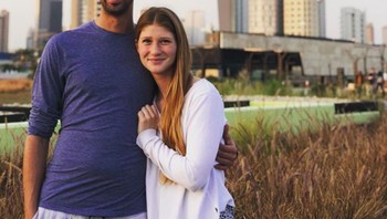 Saat Jennifer berkunjung ke Kuwait bersama Nayel. Sang kekasih memang lahir di Chicago tapi menghabiskan masa kecilnya di Kuwait karena orang tuanya yang berasal dari Mesir, bekerja di sanaFoto: Instagram