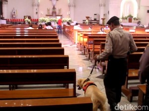 Anjing Pelacak Ikut Sterilkan Gereja di Semarang Jelang Paskah