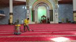 Aksi Muslim Independent Bersihkan Masjid Raya Bandung