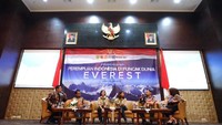 Mathilda dan Fransiska langsung terbang menuju Nepal hari ini. Ekspedisi Gunung Everest memakan waktu sekitar 40 hari. Jika berhasil, keduanya menjadi perempuan pertama asal Indonesia yang berhasil menapaki Everest.