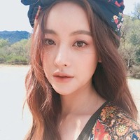 5. Oh Yeon SeoSebelum dikenal sebagai aktris, Oh Yeon Seo sempat tergabung dalam girlgroup bernama LUV. Penampilan cantik mantan pacar Kim Bum itu pun tak perlu diragukan lagi. Selain Wonyoung, visual pemain drama My Sassy Girl itu juga ditunjang dengan tinggi badan 170 cm yang membuatnya terlihat bak model. Foto: Instagram