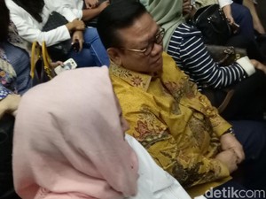 Agung Laksono dan Yahya Zaini Hadiri Sidang Tuntutan Novanto