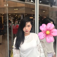 Raden juga menghimbau pada wanita lain agar tidak bersedih jika kekasih mereka meninggalkannya. Jika pacar kalian meninggalkan kalian, improve diri kalian jadi lebih baik. Jangan sedih-sedih okay, tambahnya. Foto: Twitter @RadenZaharatul