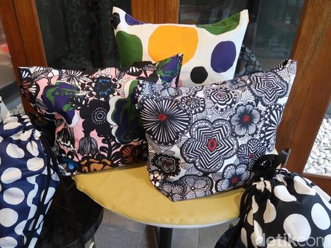 Kolaborasi Uniqlo dan Merimekko Rilis Koleksi Penuh Warna yang Playful