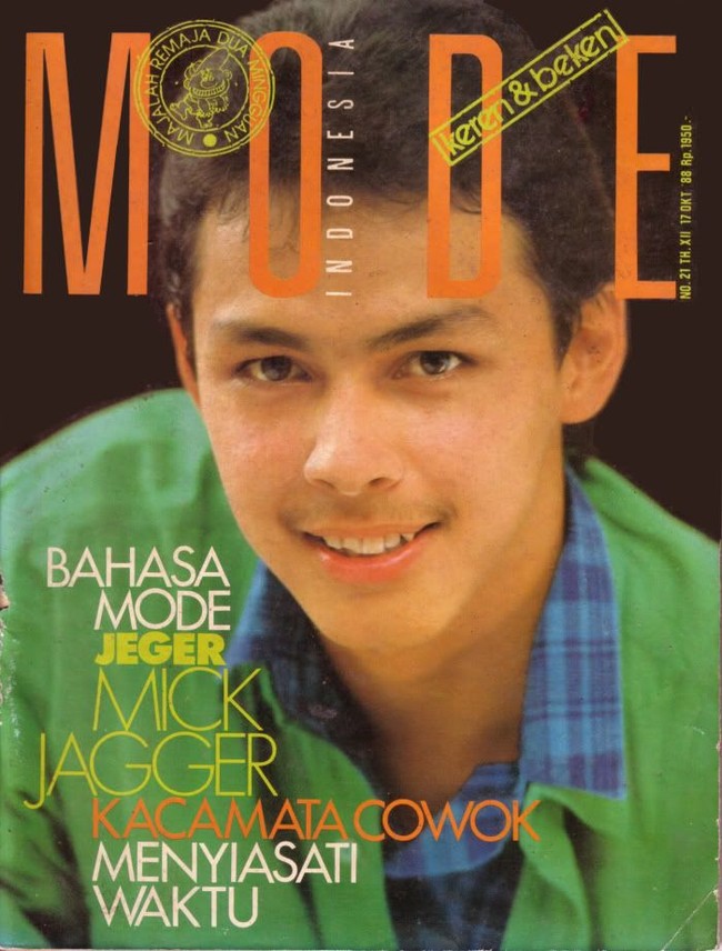 Thomas Djorghi jadi sampul majalah Mode pada 1988. Gayanya dengan potongan rambut disisir ke belakang yang kini dianggap jadul ini justru kekinian pada masanya. Pelantun Sembako Cinta yang kini dikenal sebagai pedangdut ini merinties karier sebagai model sejak 1985. Foto: Dok. Instagram @koleksinyawodjo, Instagram @ariwibowo, Instagram @ddyusuf66