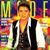 Teuku Ryan sungguh imut saat berusia 18 tahun. Berpose sebagai cover boy majalah Mode pada 1993, aktor yang kini berusia 42 tahun itu sekilas mirip Iqbal pemeran Dilan. Foto: Dok. Instagram @koleksinyawodjo, Instagram @ariwibowo, Instagram @ddyusuf66