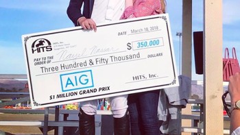 Nayel Nassar sendiri atlet kuda berprestasi sehingga membuat Jennifer semakin mencintainya. Baru-baru ini, dia memenangkan hadiah ratusan ribu dollar karena memenangkan kejuaraan berkuda HITS Thermal Dessert sebagai juara pertama. Foto: Instagram