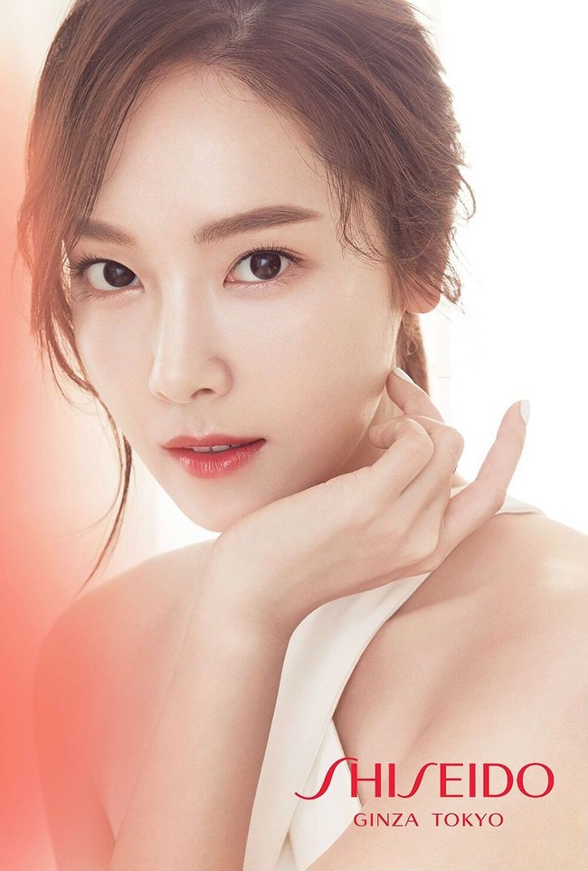 Jadi brand ambassador Shiseido, Jessica Jung memamerkan kulit sehatnya dengan makeup natural. Cantik dan glowy. Foto: Getty Images