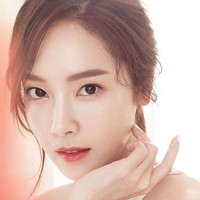 Jadi brand ambassador Shiseido, Jessica Jung memamerkan kulit sehatnya dengan makeup natural. Cantik dan glowy. Foto: Getty Images