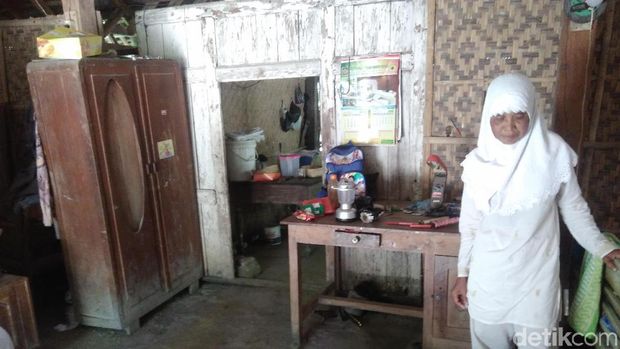 Rumah pasutri lansia dengan anak tunagrahita di Kulon Progo.