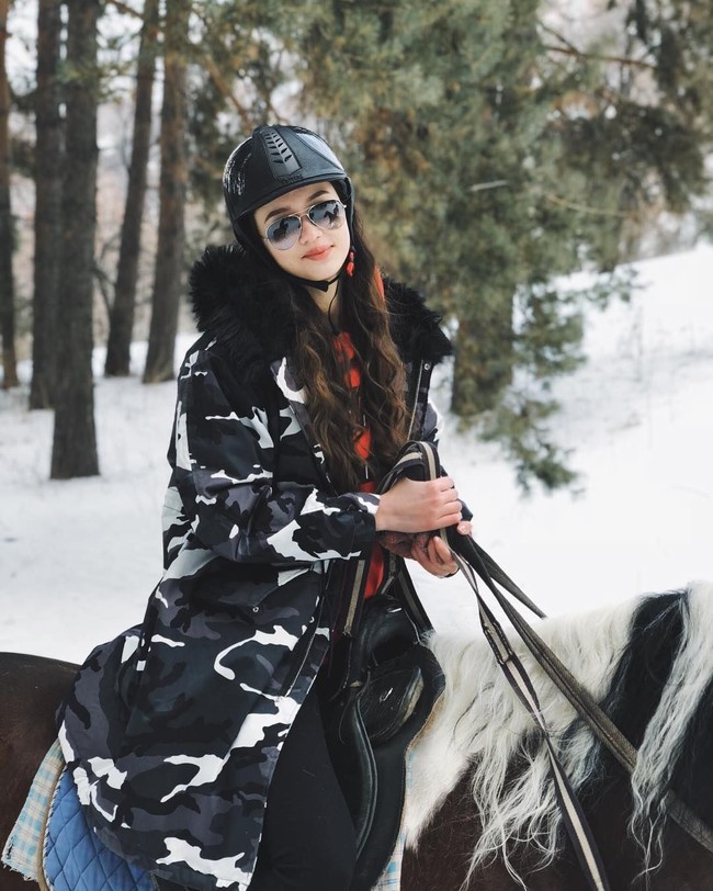 Karena bakatnya yang luar biasa dalam bermain voli dan kecantikannya, Sabina banyak dikagumi oleh netizen. Foto: Instagram @altynbekova_20