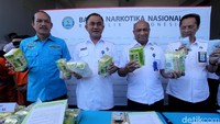 Total barang bukti sebanyak 32 Kg sabu dan 30.151 butir pil ekstasi disita.