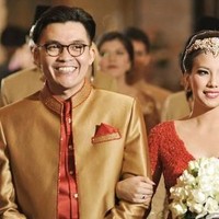 Tya Ariestya juga dikenal tomboi, ditambah lagi karena ia seorang atlet taekwondo. Tapi lihat ia saat jadi pengantin, cantik sekali ya? Foto: Ist.