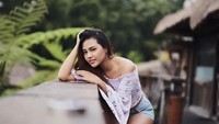 Pose seksi menawan Aurel di Bali. Foto: dok. Instagram Ashanty