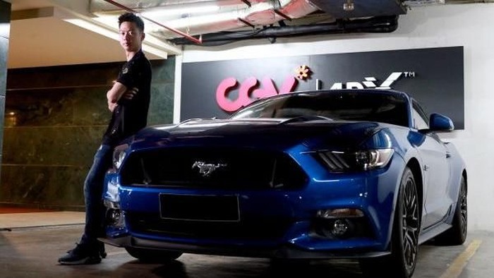 Kevin Sanjaya dan Mobil Ford Mustang Kevin Sanjaya dan Mobil Ford Mustang