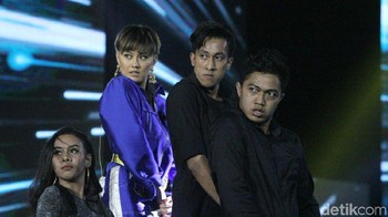 Untuk menyempurnakan Vivo V9 Grand Launch, inilah @agnezmo dengan lagu Coke Bottle #VivoV9 #VivoV9GrandLaunch. Foto: Peluncuran Vivo V9