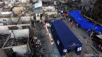 Tenda darurat di pasang di lokasi kebakaran.