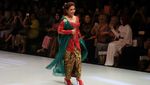 Tak Hanya Jago Tenggelamkan Kapal, Susi Juga Lincah di Catwalk