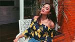 7 Pose Marion Jola saat Pamer Pundak Seksi